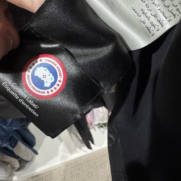 Canada Goose Woman’s Jacket - Picture 3 of 6